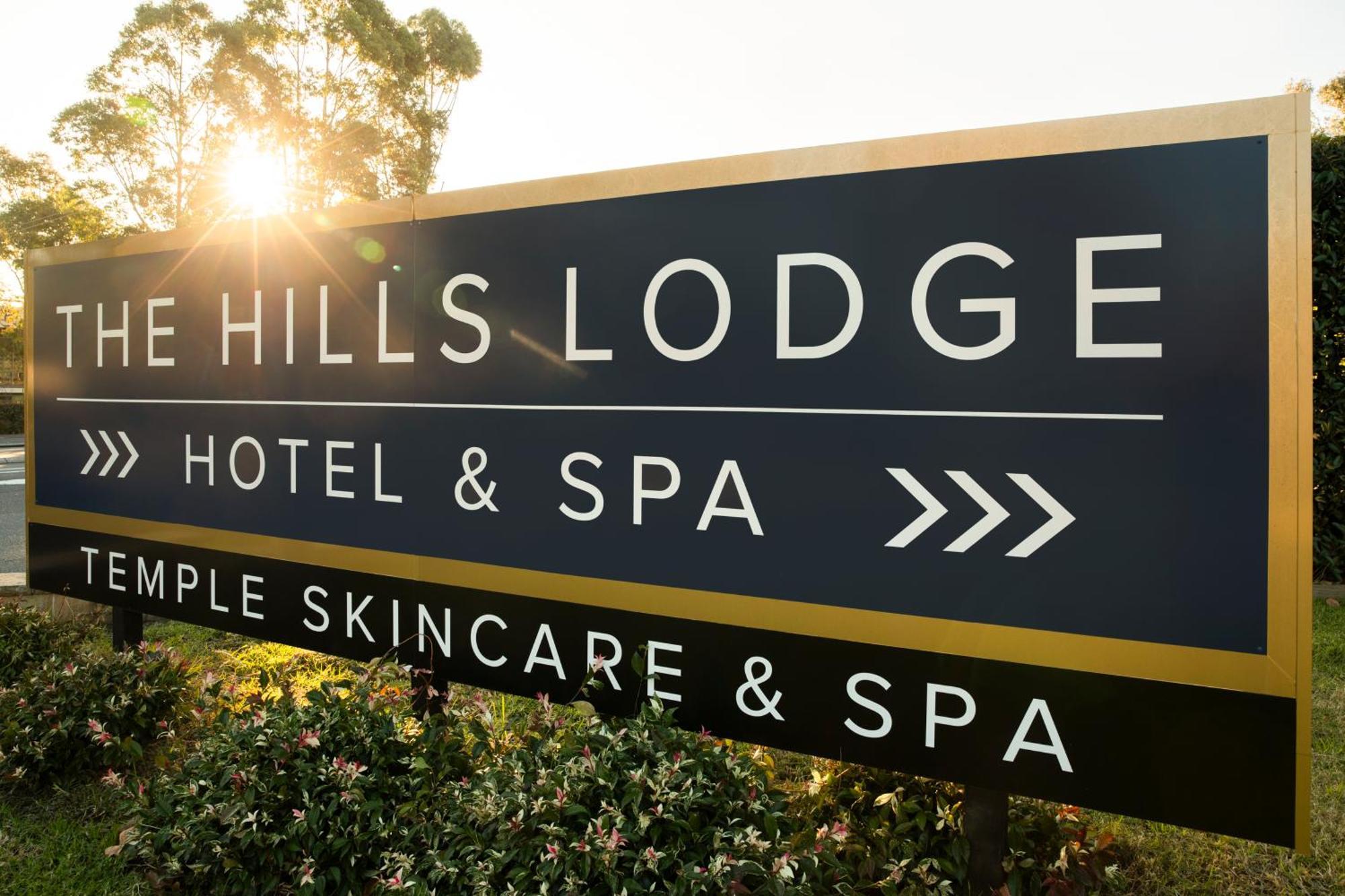 Peppers The Hills Lodge Castle Hill Exterior foto