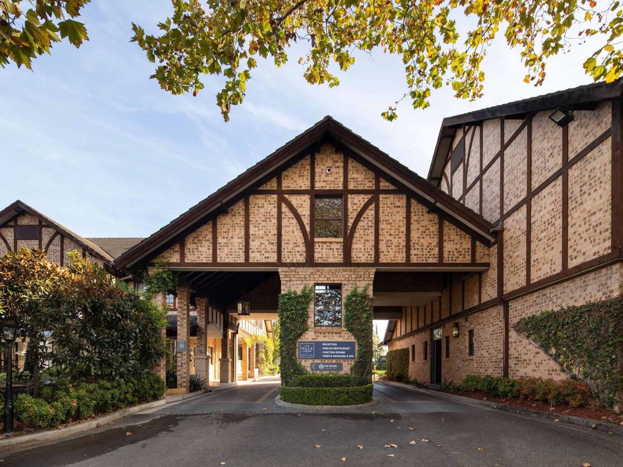 Peppers The Hills Lodge Castle Hill Exterior foto
