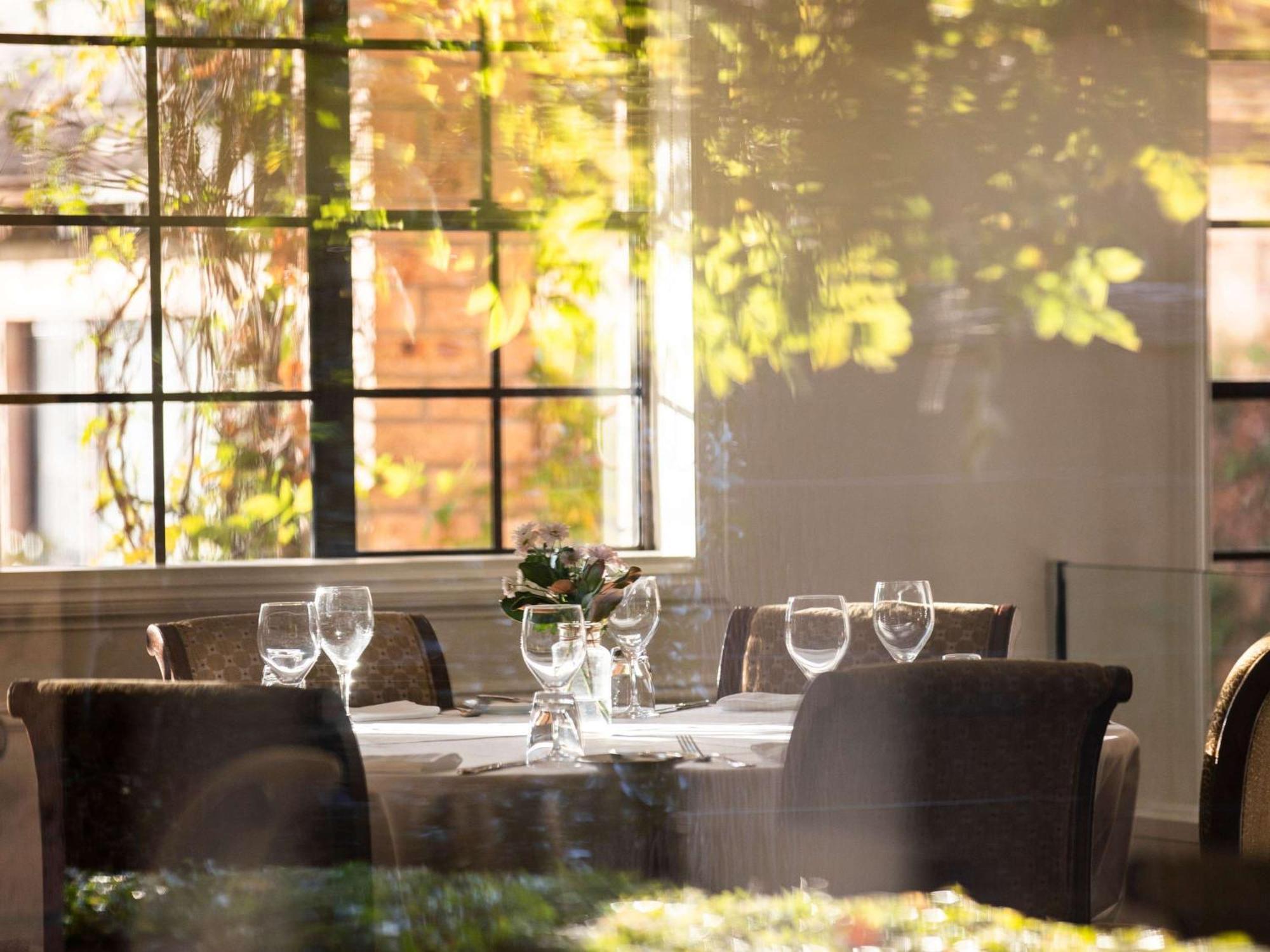 Peppers The Hills Lodge Castle Hill Exterior foto